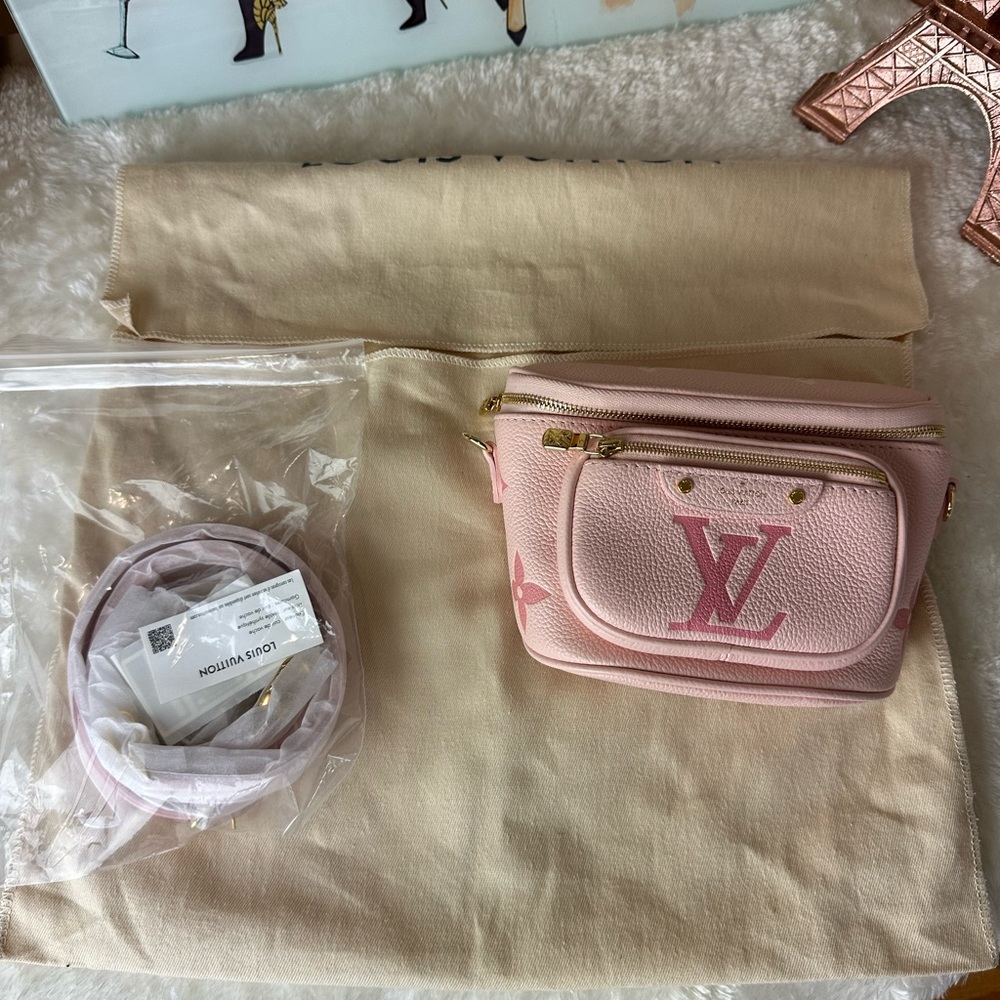 Louis Vuitton mini bumbag 💗